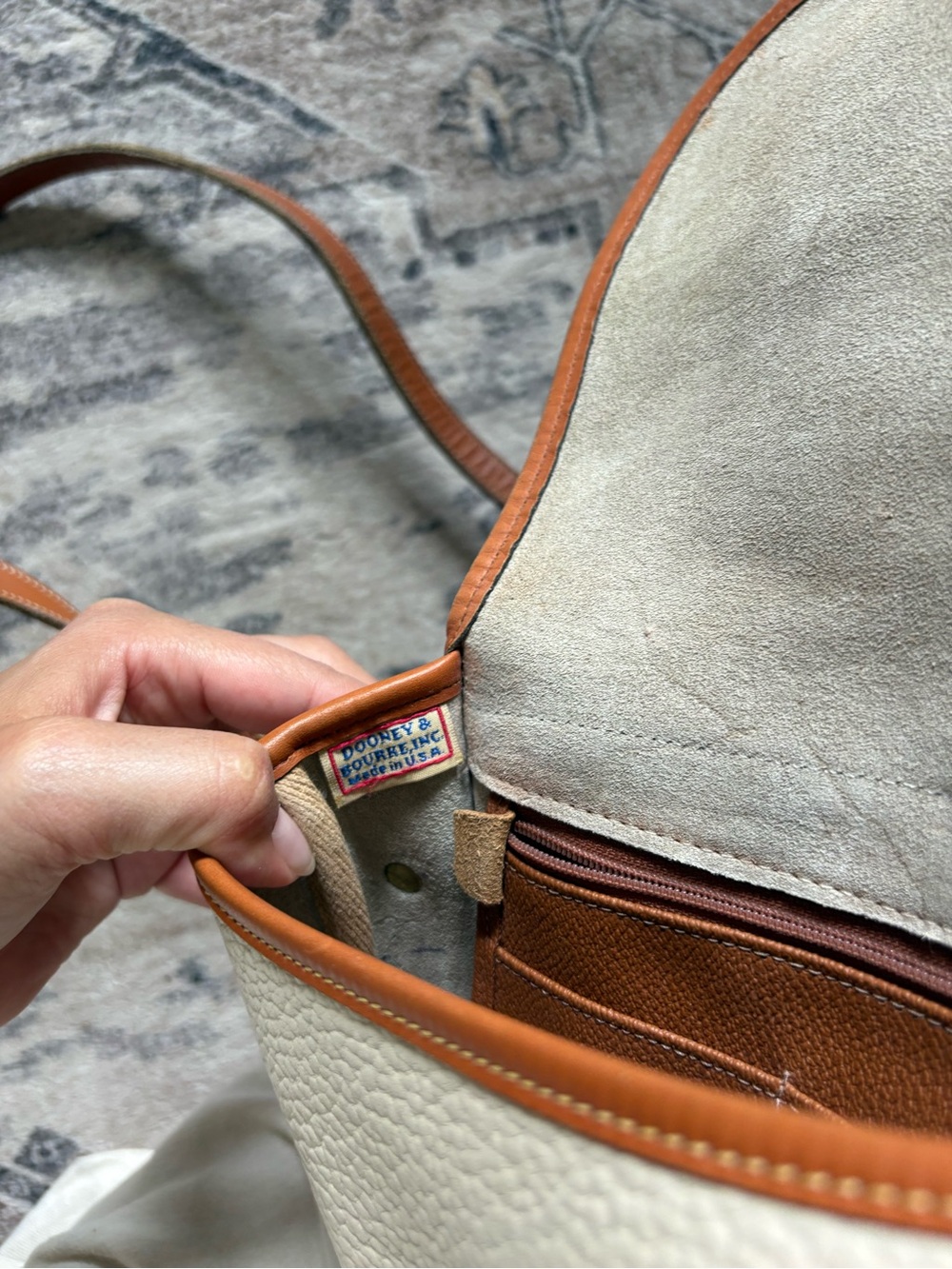 Vintage Dooney & Bourke Equestrian Crossbody Bag Cream Pebbled Leather AWL - Picture 13 of 13